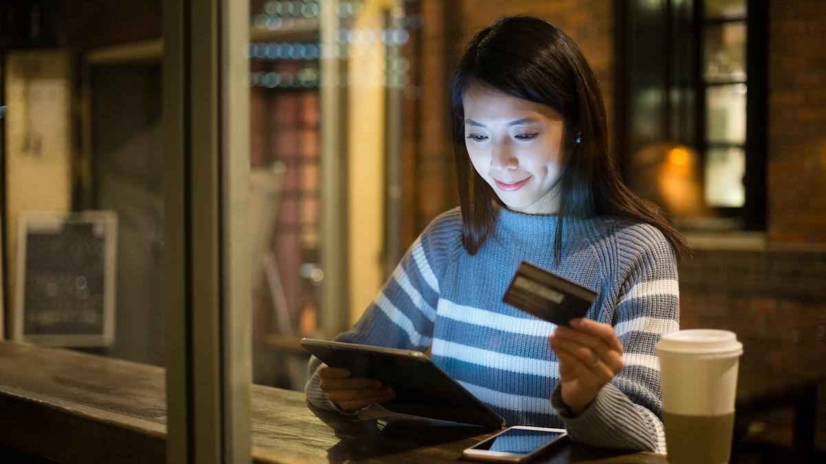 Hereโs How Long Credit Card Debt Really Takes To Pay Off if You Only Make Minimum Payments Hereโs How Long Credit Card Debt Really Takes To Pay Off if You Only Make Minimum Payments