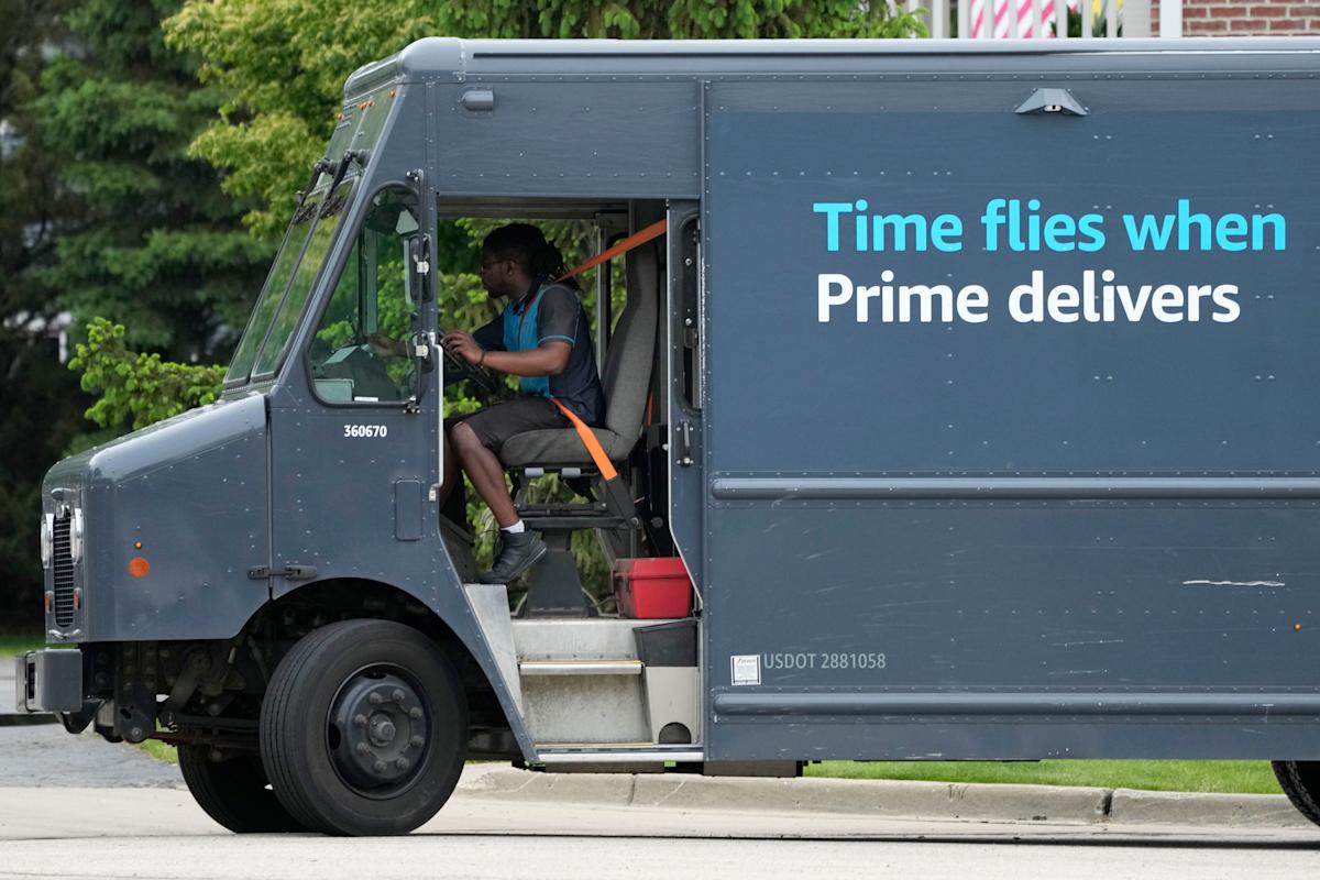 Amazon offers 1-hour and 3-hour deliveries for US customers willing to pay an extra charge